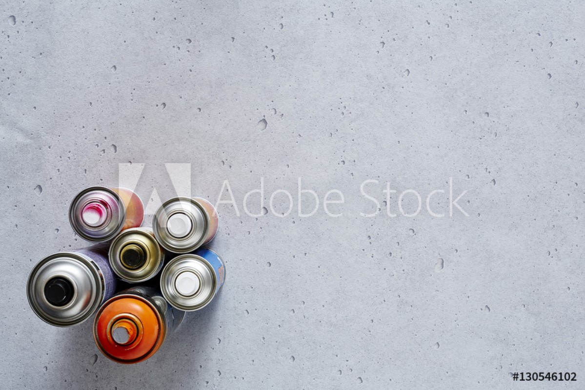 Image de Spray cans graphically on concrete